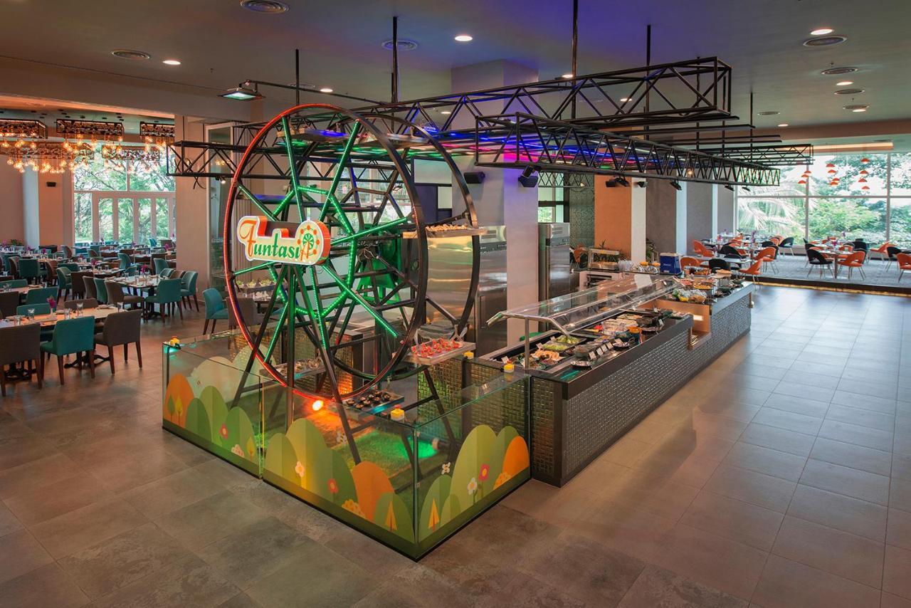 Bangi Resort Hotel Bandar Baru Bangi Eksteriør bilde 7-Eleven themed restaurant in Bangkok, Thailand