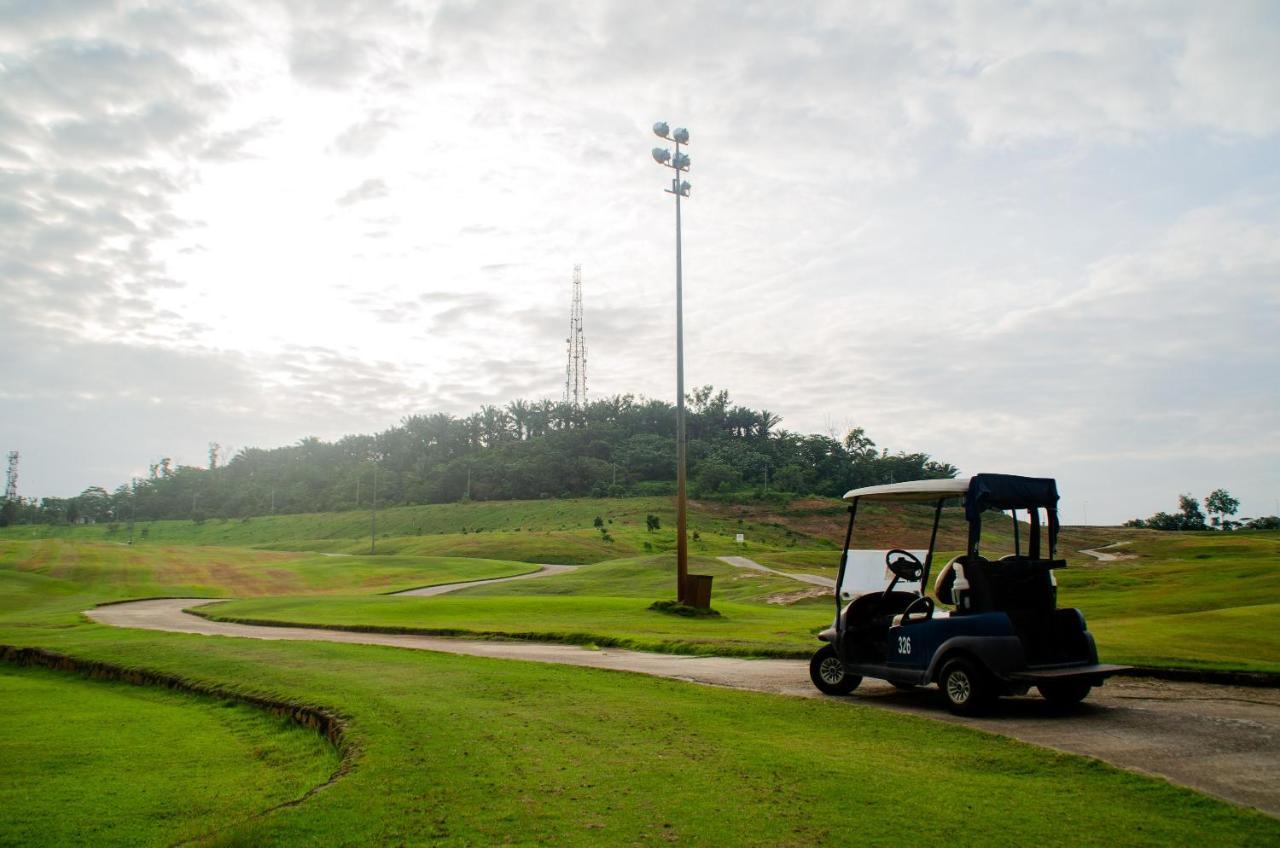 Bangi Resort Hotel Bandar Baru Bangi Eksteriør bilde Golf cart at the 2007 PGA Championship